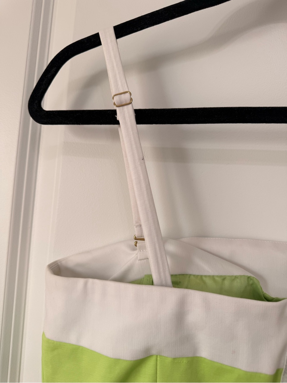 ANTONIO MELANI Lime Green and White Sheath Dress with Decorative Ring Belt - Picture 7 of 9